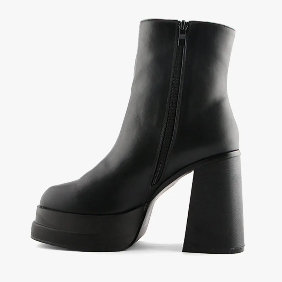 CAPTIVATE BLACK
