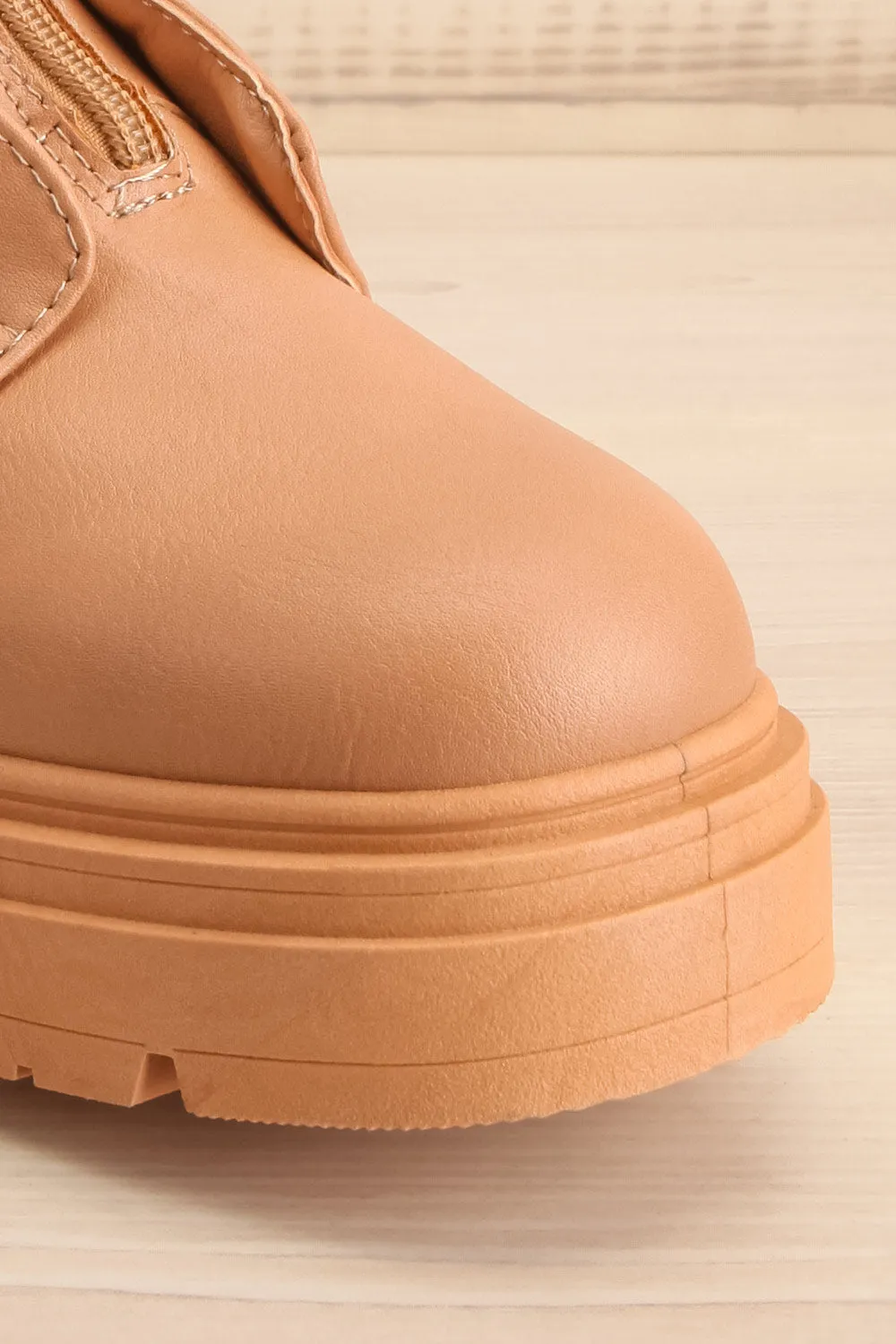 Celeriter Beige | Faux-Leather Platform Boots
