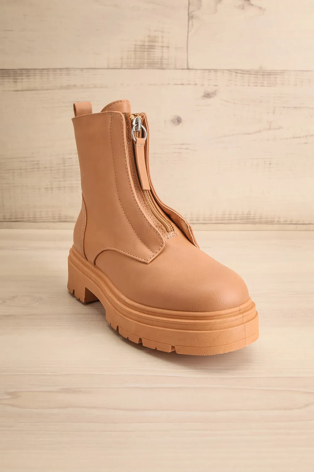 Celeriter Beige | Faux-Leather Platform Boots