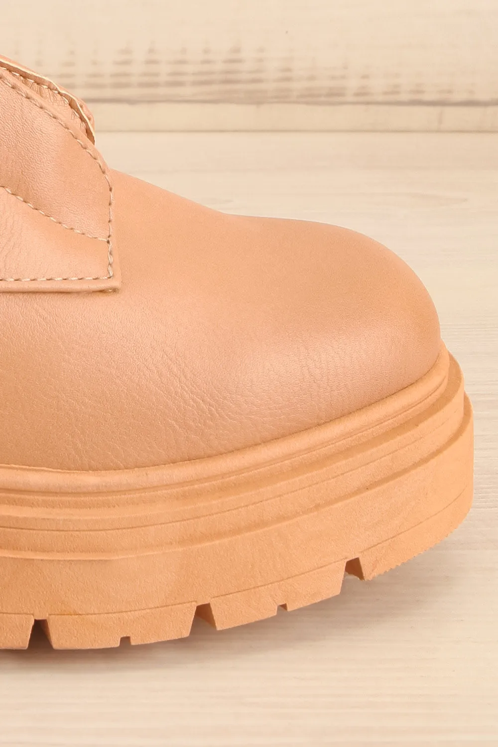Celeriter Beige | Faux-Leather Platform Boots