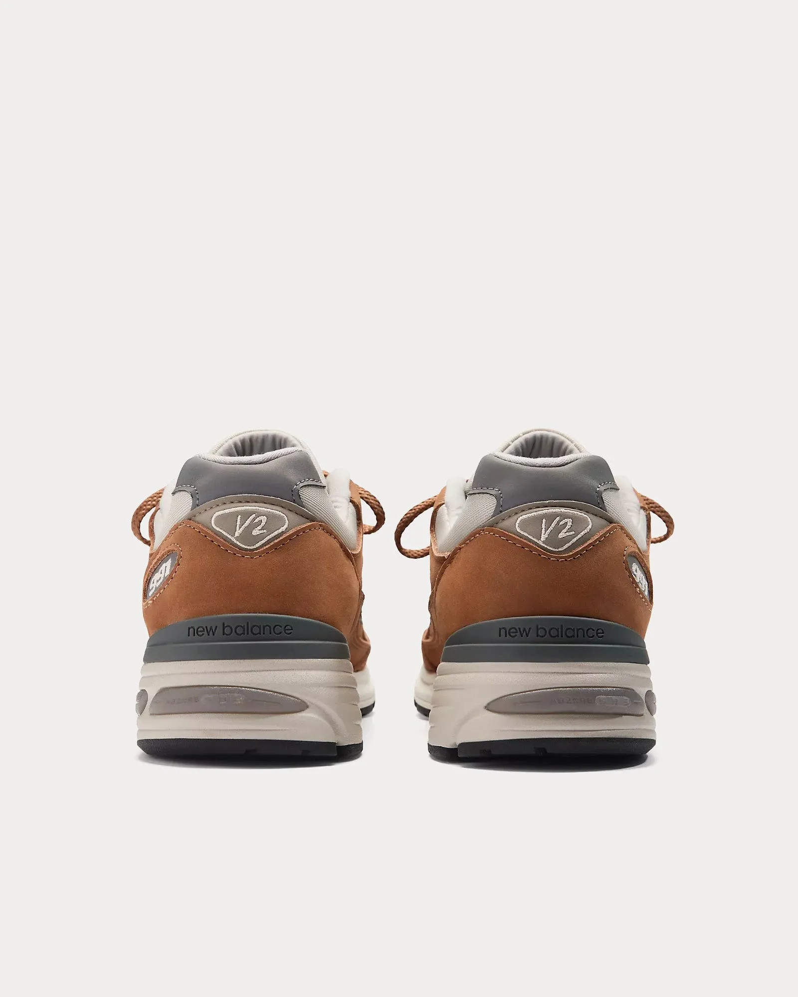 MADE in UK 991v2 Nostalgic Sepia Coco Mocca / Rainy Day / Flint Gray Low Top Sneakers