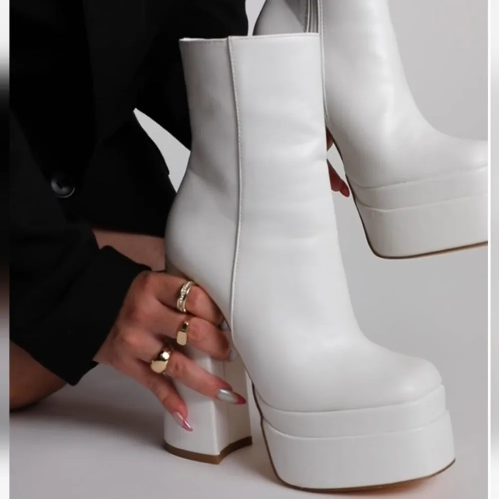 Sexy white In Booties