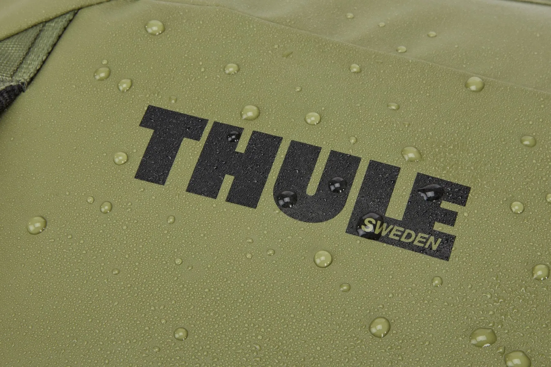 Thule Chasm Wheeled Duffel Bag 81cm/32" Olivine