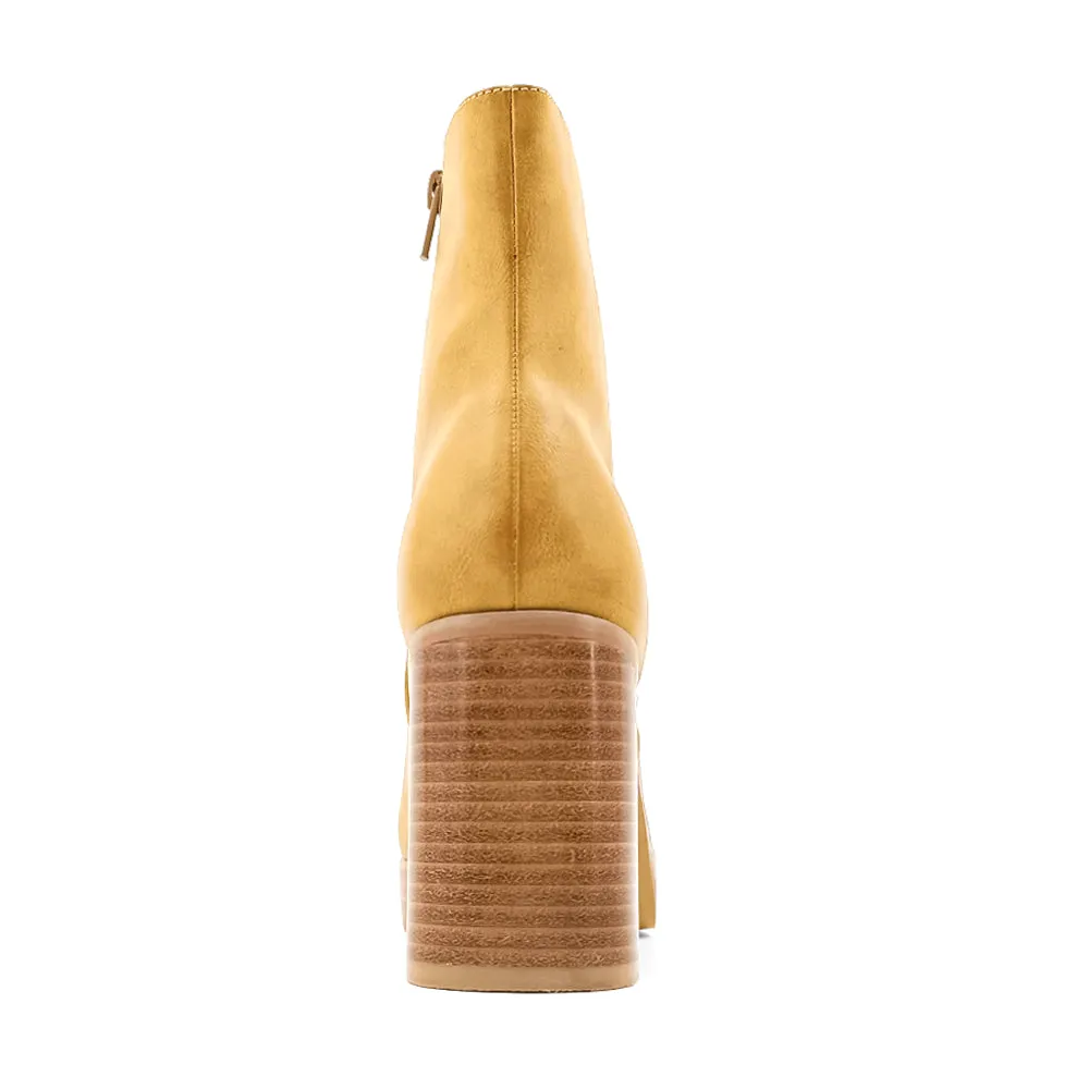 Vernita Round Toe Platform Boots