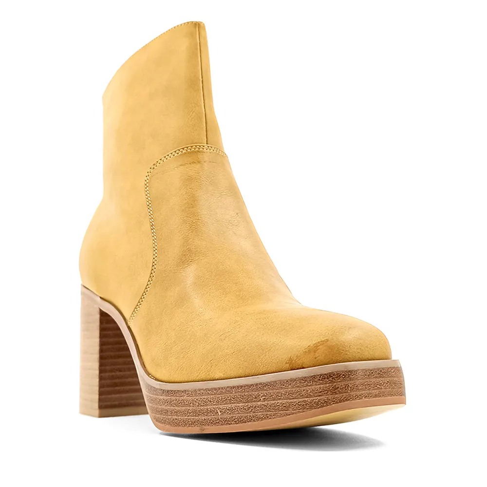 Vernita Round Toe Platform Boots