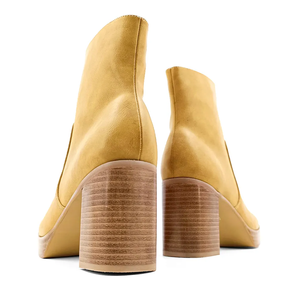 Vernita Round Toe Platform Boots